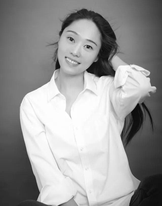 Clara写意（真名：李婧），本科毕业于乐动在线登录官网1996级企业管理专业.jpg